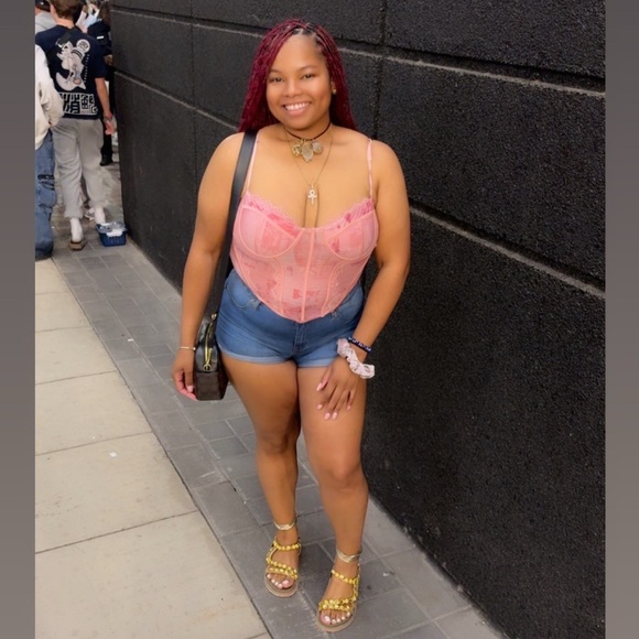 Meet your posher, Brianna. - Picture 6 of 10